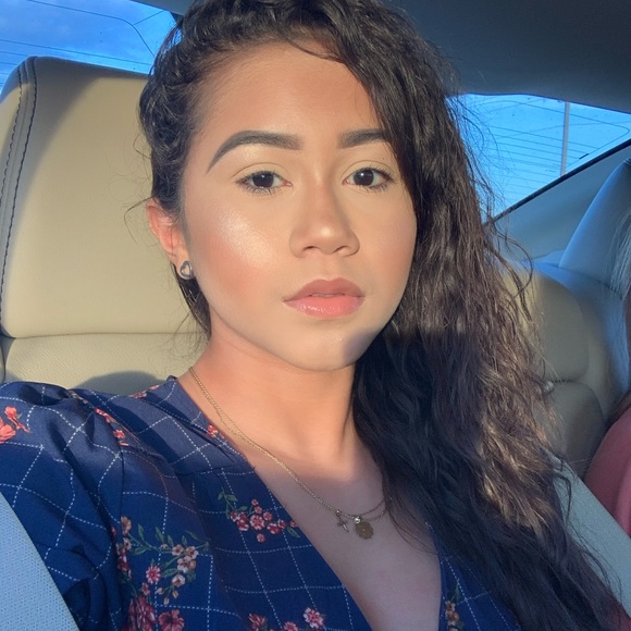 Meet your Posher, Carolyna - Picture 1 of 1